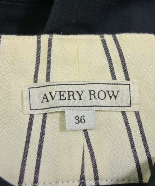 AVERY ROW 長