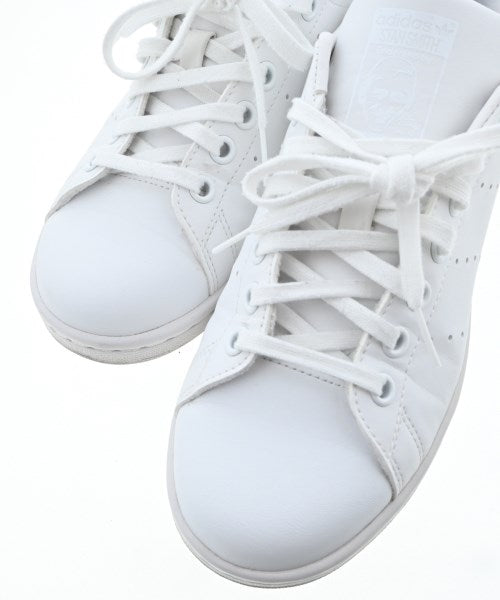 adidas 運動鞋