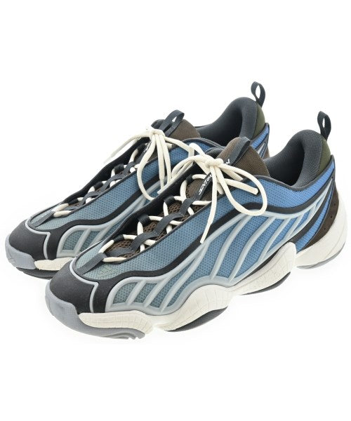 adidas 運動鞋