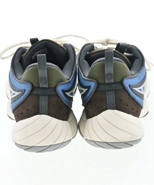 adidas 運動鞋