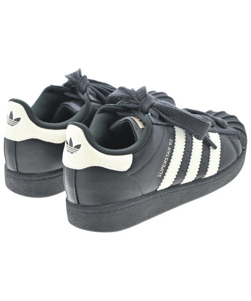 adidas 運動鞋