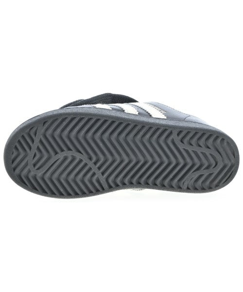adidas 運動鞋