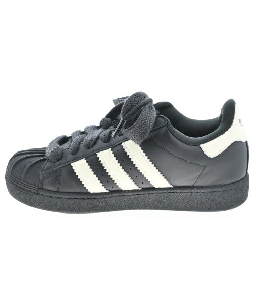 adidas 運動鞋