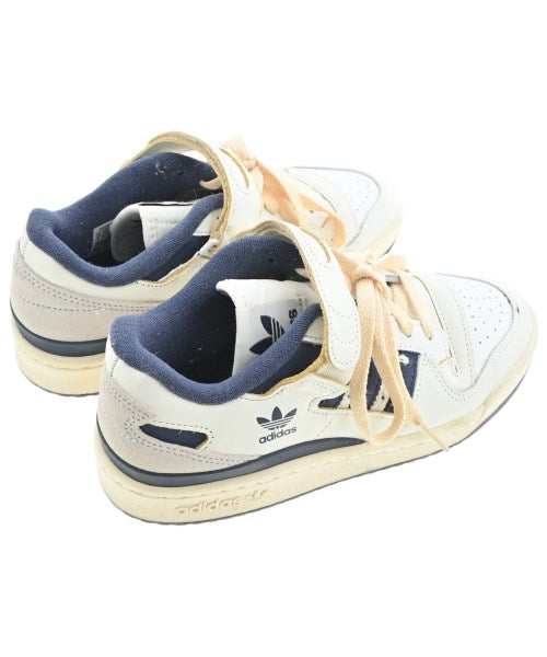 adidas 運動鞋