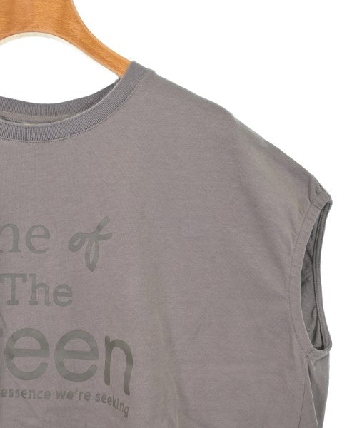 one of the green 無袖上衣
