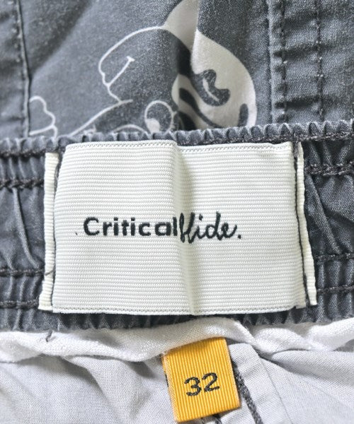 Critical slide. 短褲