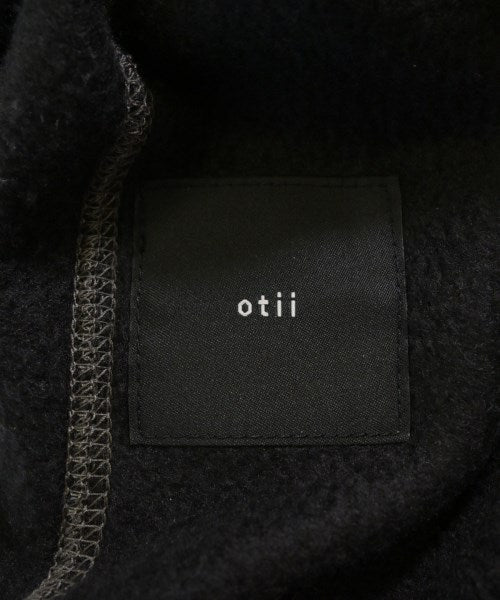 otii T恤/上衣