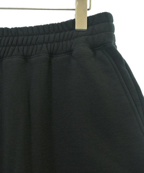 EMOTIONALLY UNAVAILABLE 短